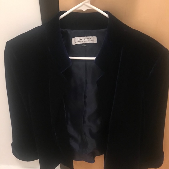Thrashed Tahari Women's Blazer Jacket Size 14 Dark Blue Pre-Owned Nice and Warm - Picture 1 of 7